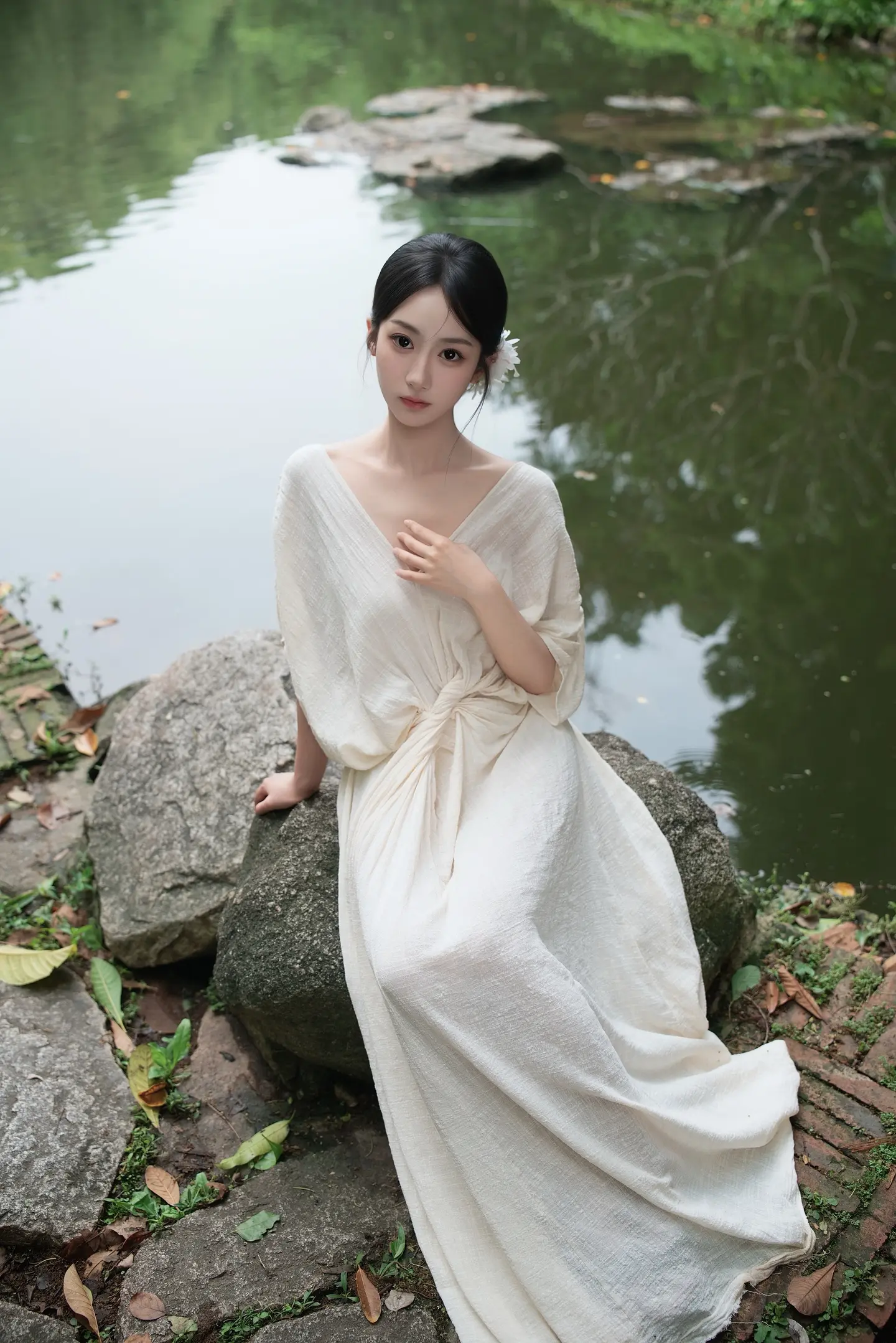 露浓花瘦，薄汗轻衣透